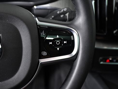 Used 2025 Volvo XC60 B5 Plus image 13