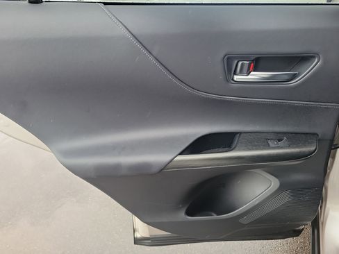 Used 2023 Toyota Venza Limited image 11