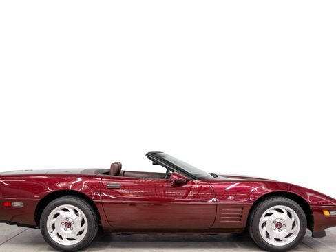 Used 1993 Chevrolet Corvette Convertible RWD image 2