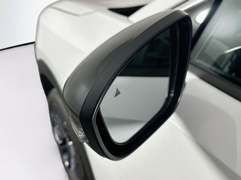 Used 2026 Nissan Kicks SR w/ Illumination Package FWD image 16