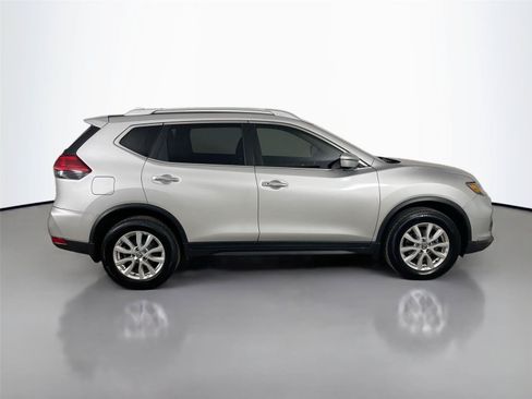 Used 2017 Nissan Rogue SV AWD/4WD image 17