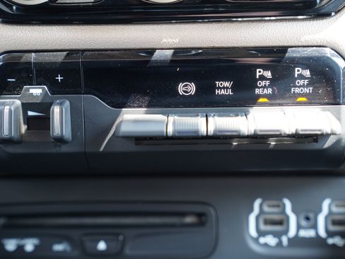 Used 2019 RAM 2500 Laramie AWD/4WD image 32
