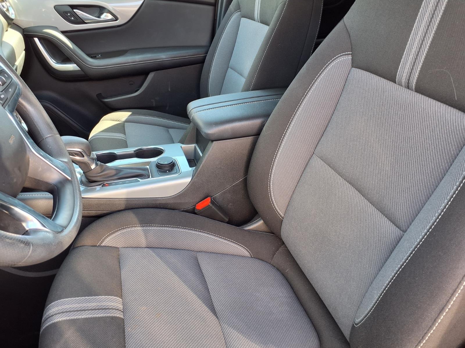 Used 2025 Chevrolet Blazer LT FWD image 3