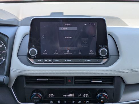 Used 2023 Nissan Rogue SV FWD image 17