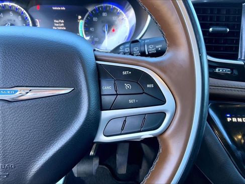 Used 2019 Chrysler Pacifica Limited FWD image 38