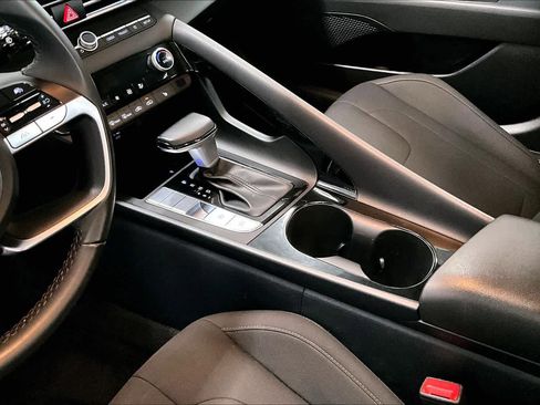 Used 2024 Hyundai Elantra SEL w/ Convenience Package image 14