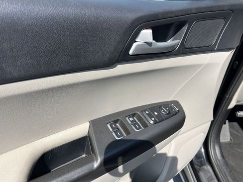 Certified 2020 Kia Sportage LX w/ LX Popular Package image 23