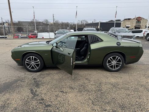 Used 2018 Dodge Challenger GT image 4