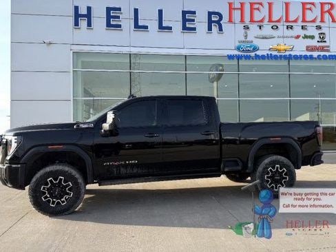 Used 2025 GMC Sierra 2500 AT4X image 1