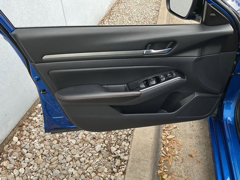 Used 2025 Nissan Altima 2.5 SR image 13