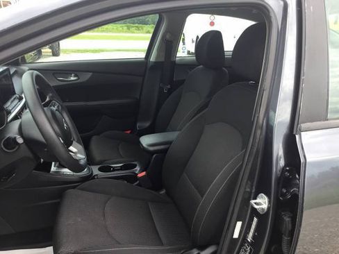 Used 2020 Kia Forte LXS FWD image 13