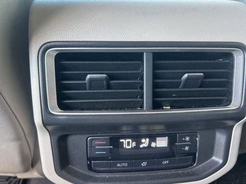 Used 2024 Volkswagen Atlas SE FWD image 10