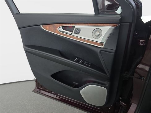 Used 2019 Lincoln Nautilus Reserve w/ Ultimate Package image 29