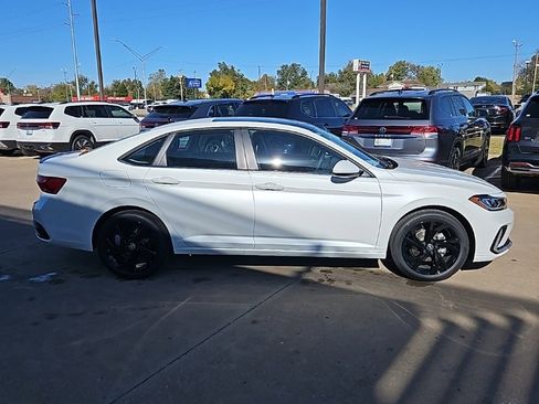 New 2026 Volkswagen Jetta SE image 4