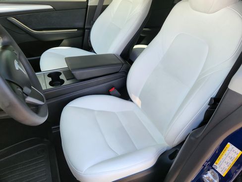 Used 2025 Tesla Model Y Long Range AWD/4WD image 13
