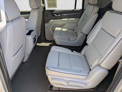 Used 2023 GMC Yukon XL Denali AWD/4WD image 18
