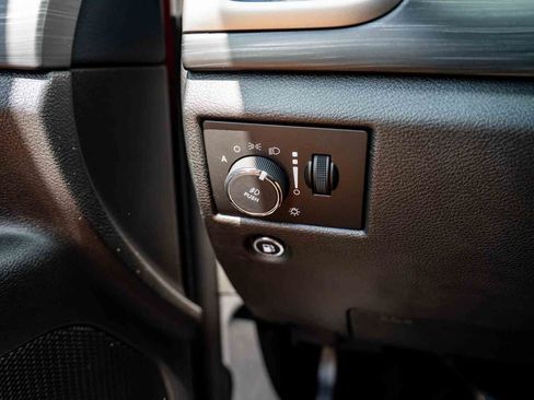 Used 2021 Jeep Grand Cherokee Laredo RWD image 13