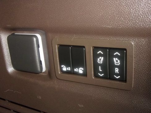 Used 2021 GMC Yukon SLT w/ SLT Luxury Package AWD/4WD image 34