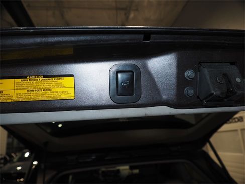 Used 2014 Toyota Sienna XLE image 13