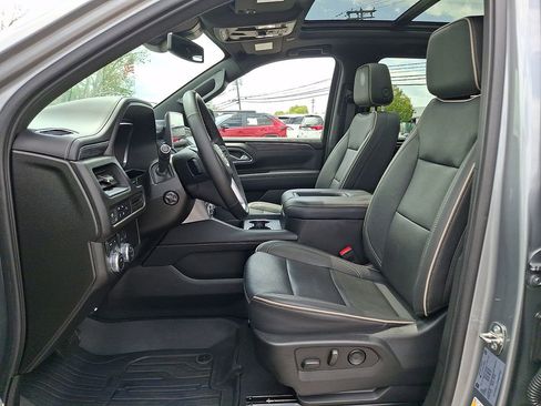 Used 2023 GMC Yukon XL SLT w/ SLT Luxury Package AWD/4WD image 16