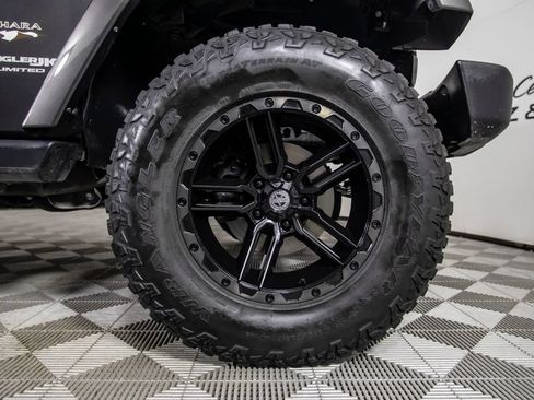 Used 2018 Jeep Wrangler Unlimited Sahara w/ Max Tow Package AWD/4WD image 33