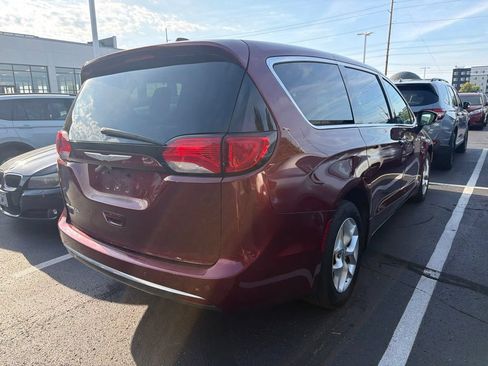 Used 2017 Chrysler Pacifica Touring Plus w/ Tire & Wheel Group FWD image 3