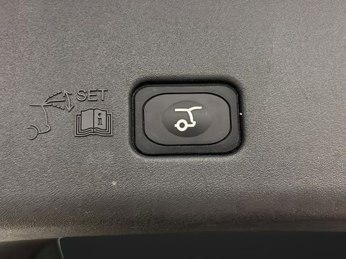 Used 2025 Lincoln Nautilus Premier w/ Equipment Group 102A AWD/4WD image 32