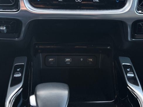 Certified 2023 Kia Sorento SX image 42