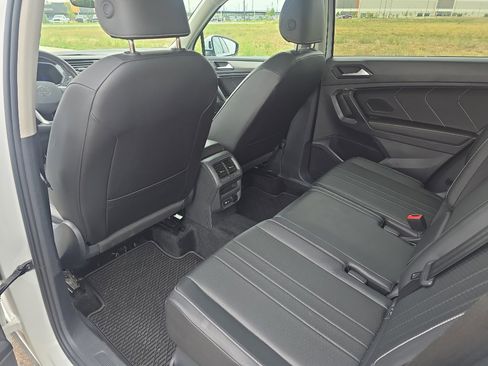 Used 2024 Volkswagen Tiguan SE image 15