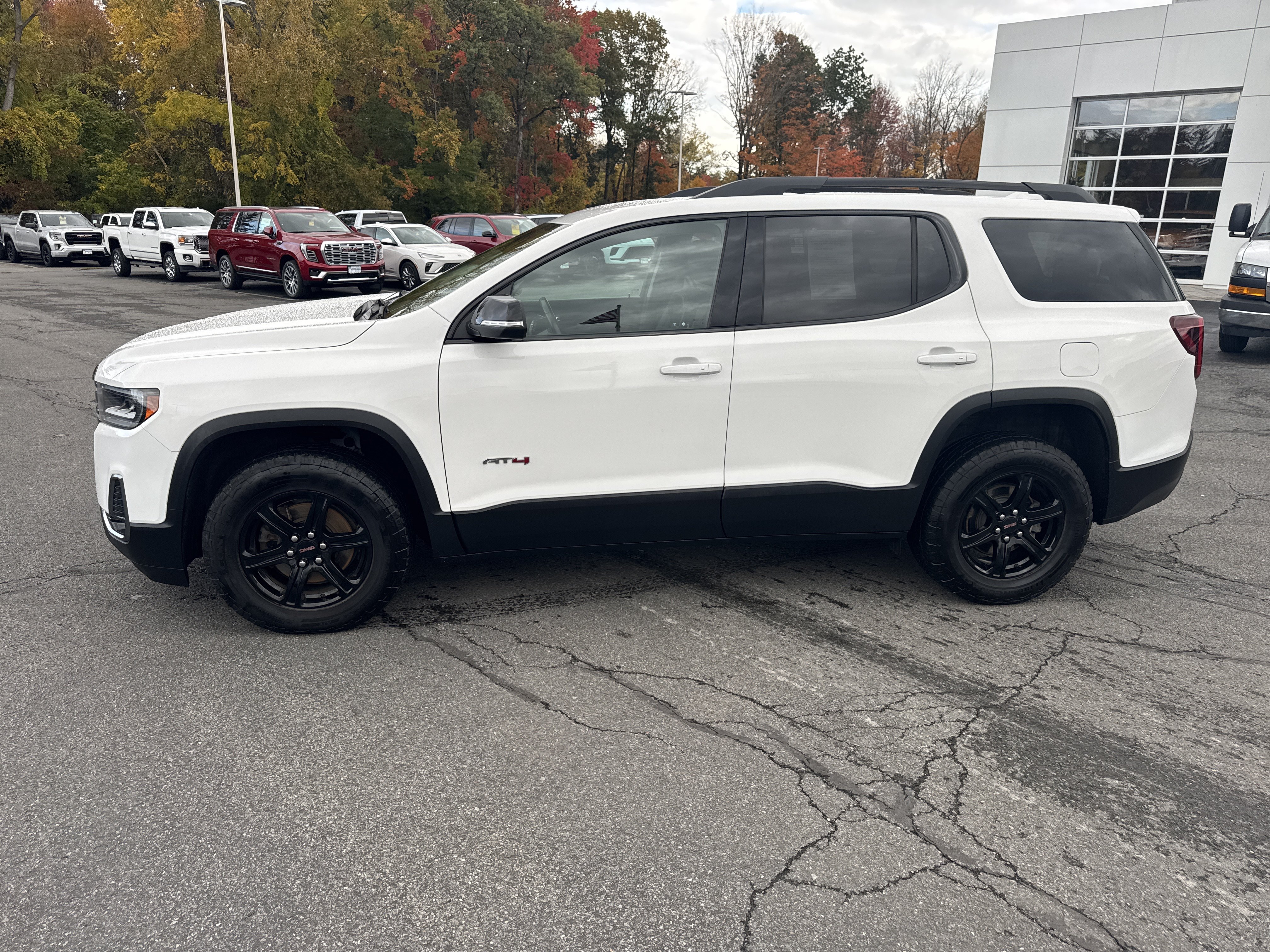 Used 2023 GMC Acadia AT4 AWD/4WD image 2