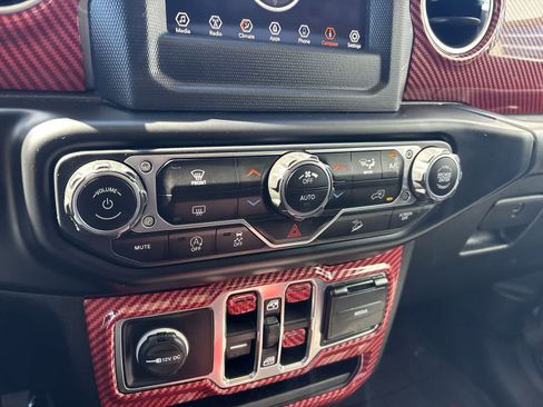 Certified 2020 Jeep Wrangler Unlimited Sahara AWD/4WD image 25