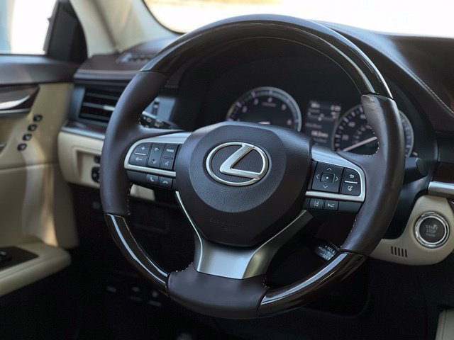 Used 2016 Lexus ES 350 w/ Luxury Package w/Wood Trim FWD image 29