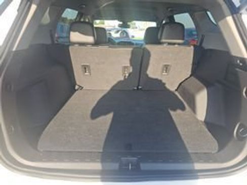 Used 2024 GMC Terrain SLT AWD/4WD image 14