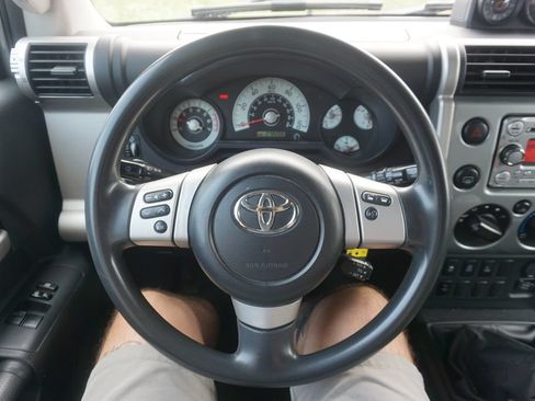 Used 2012 Toyota FJ Cruiser 4WD w/ Convenience Pkg image 3