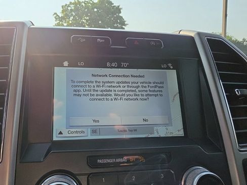 Used 2019 Ford F150 Lariat w/ Equipment Group 502A Luxury AWD/4WD image 18