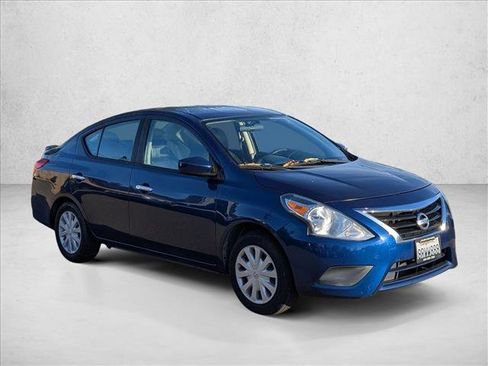Used 2018 Nissan Versa SV image 3