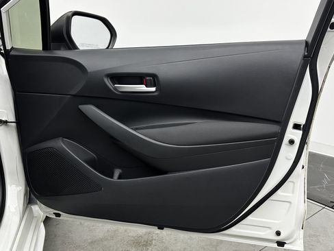 Used 2021 Toyota Corolla LE image 26