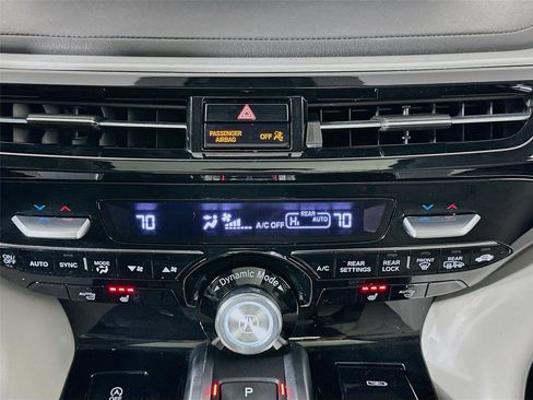 Used 2023 Acura MDX SH-AWD w/ Technology Package image 16