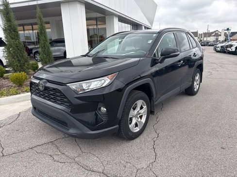 Used 2020 Toyota RAV4 XLE image 3