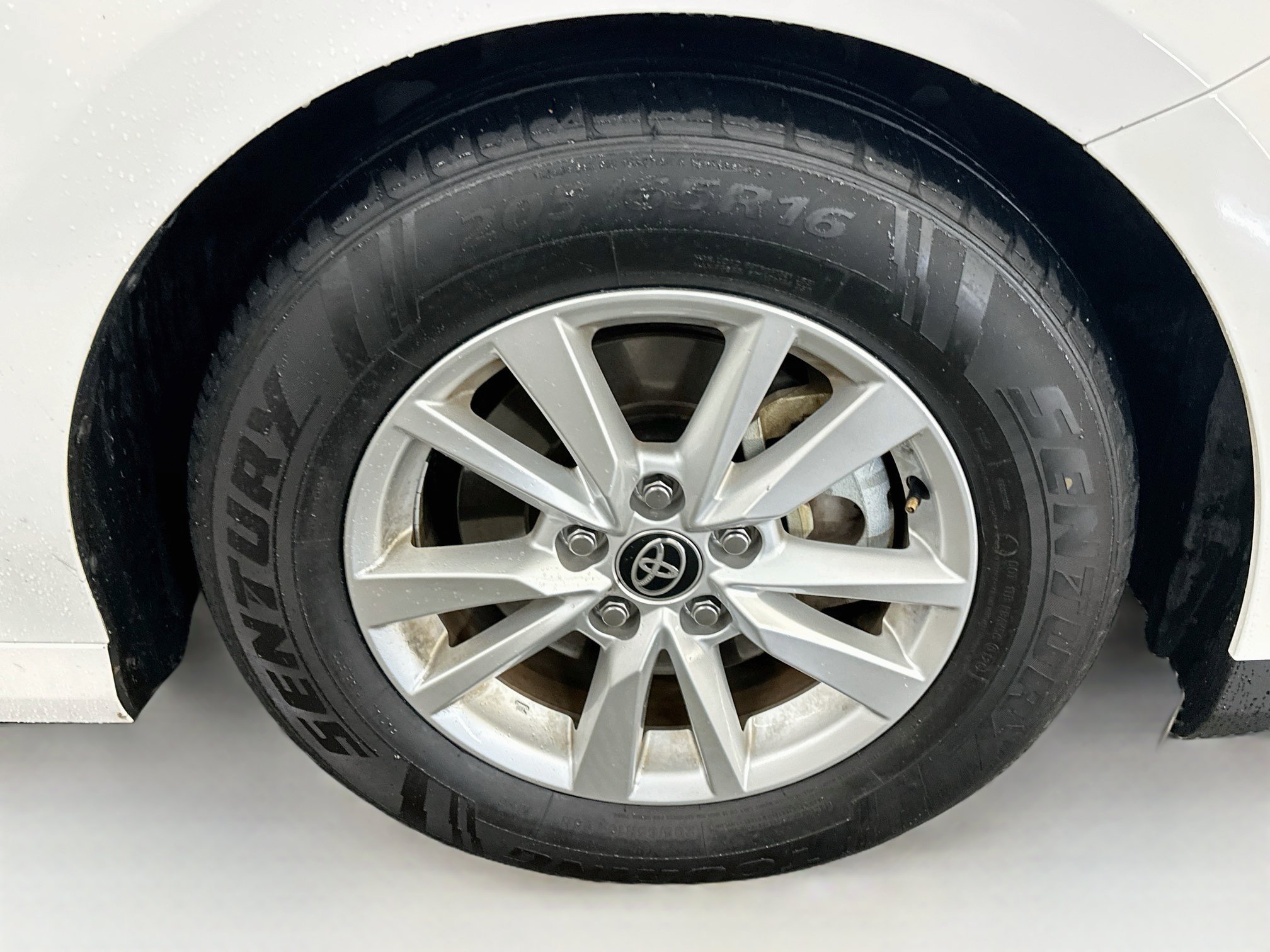 Used 2025 Toyota Camry LE FWD image 11