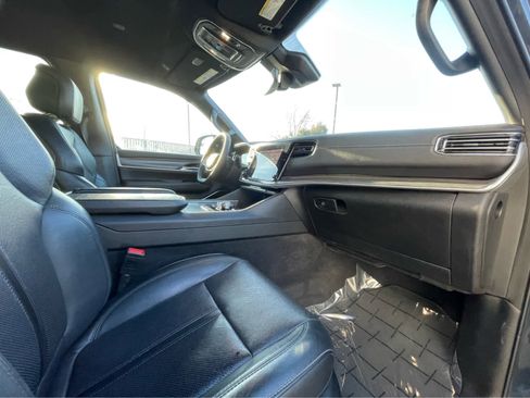 Used 2023 Jeep Wagoneer Series III w/ Preferred Equipment Group image 28