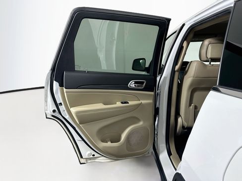 Used 2022 Jeep Grand Cherokee Laredo E RWD image 26