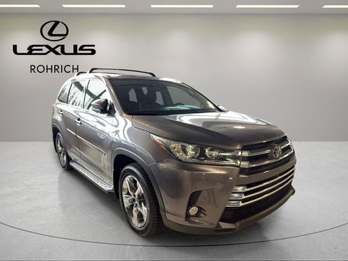 Used 2018 Toyota Highlander Limited Platinum image 1