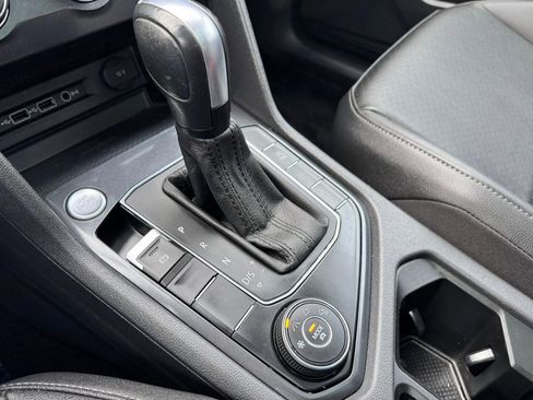 Used 2020 Volkswagen Tiguan SE w/ Panoramic Sunroof Package image 22