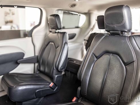 Used 2022 Chrysler Pacifica Touring-L image 34