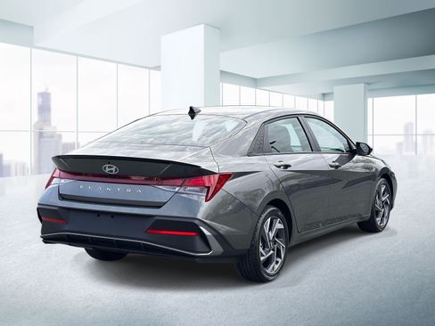 Used 2025 Hyundai Elantra Sport w/ Cargo Package FWD image 4