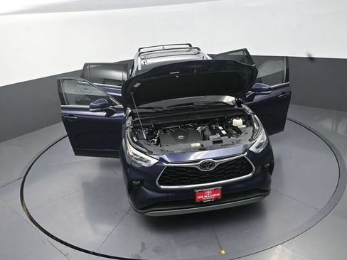 Certified 2020 Toyota Highlander Platinum AWD/4WD image 43