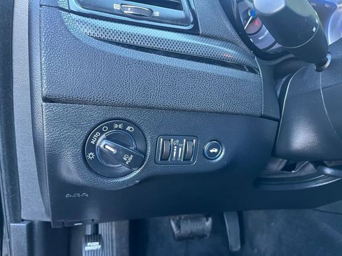 Used 2015 Chrysler 300 S image 29