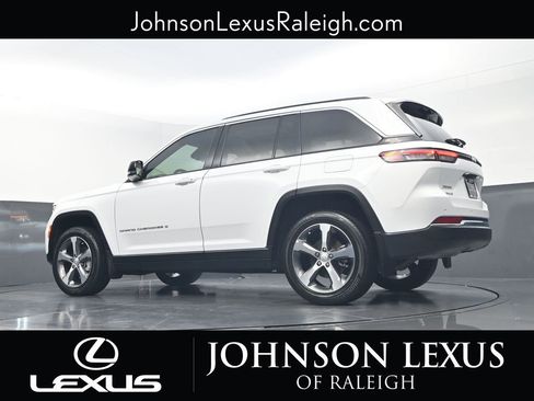 Used 2024 Jeep Grand Cherokee Limited w/ Luxury Tech Group II AWD/4WD image 17
