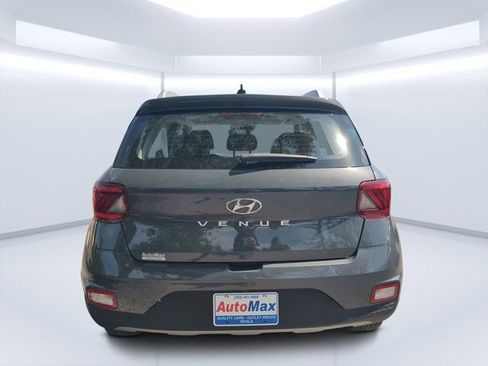 Used 2025 Hyundai Venue SEL FWD image 4